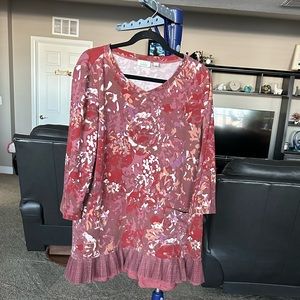 Logo Lounge by Lori Goldstein quarter length sleeves V-Neck Tunic. Large